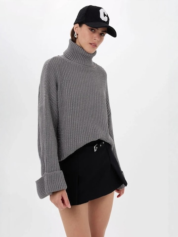 Pullover di Hiccup in grigio: frontale