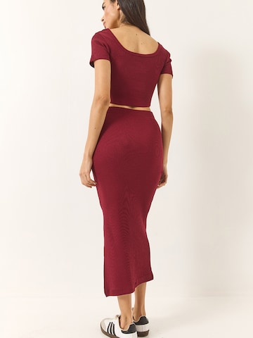 Bianco Lucci Костюм в Красный