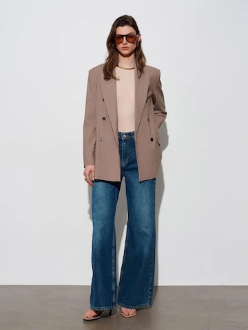 Blazer di Dilvin in beige