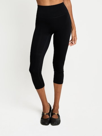 YO-GAYA Leggings 'Capri Legging' in Black: front