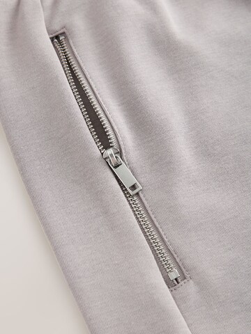 Next regular Bukser i grå