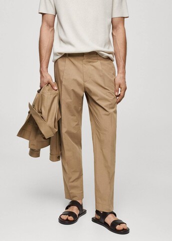 MANGO MAN Normalny krój Spodnie w kant 'Clay' w kolorze beżowy
