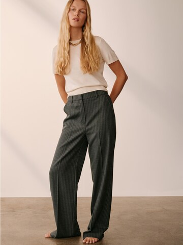 Loosefit Pantaloni con piega frontale 'Mila' di ABOUT YOU x Marie von Behrens in grigio