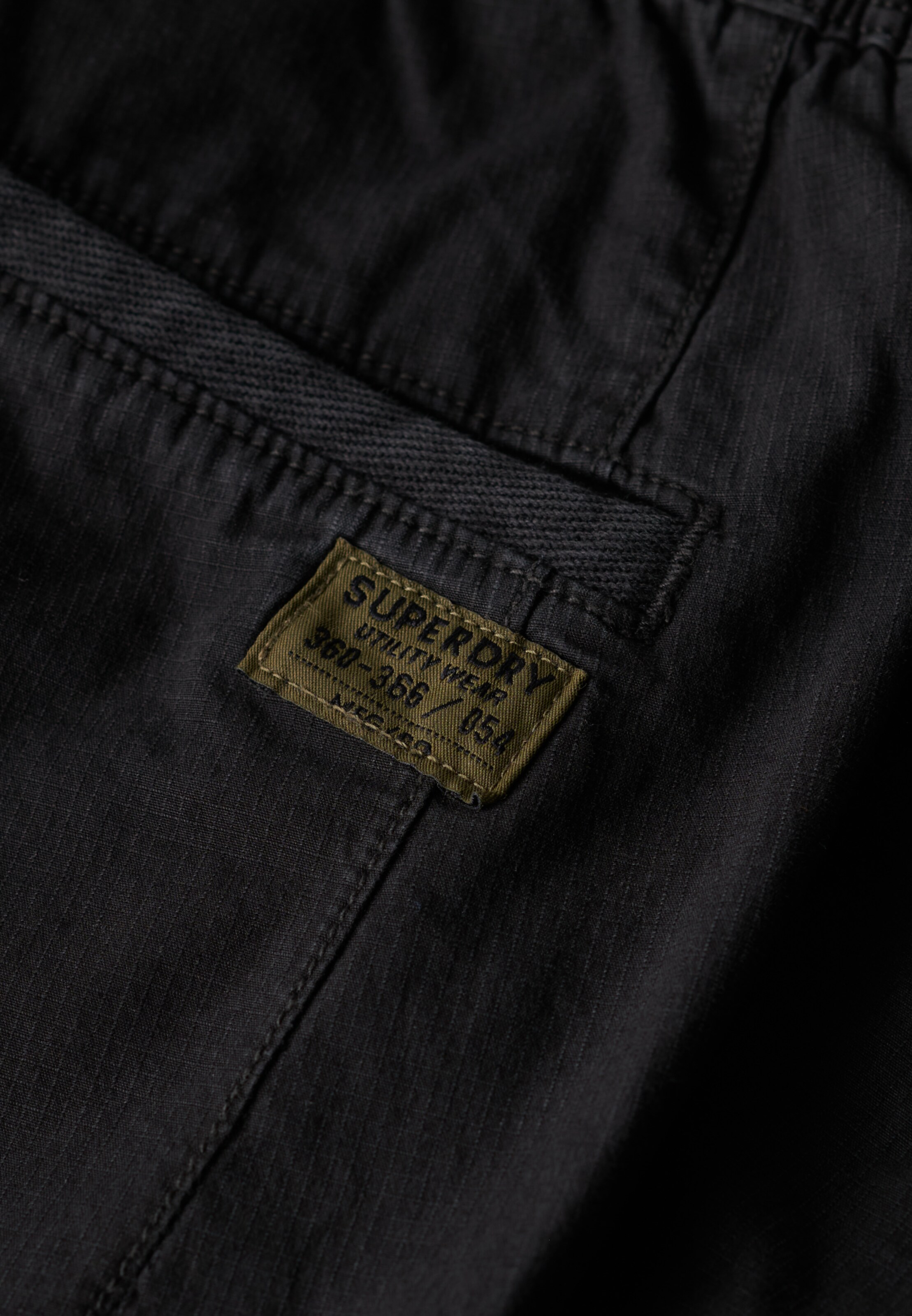 Effilé Pantalon cargo 'Para' Superdry en noir