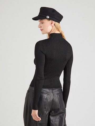 Pulover de la Versace Jeans Couture pe negru