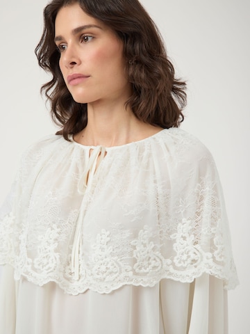 Top di YAS in beige
