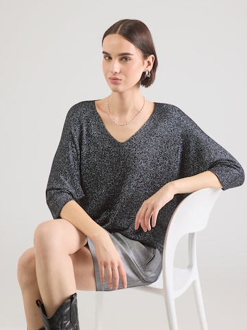 Pulover 'Fe44rayy' de la ZABAIONE pe negru: față