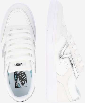 Sneaker low de la VANS pe bej