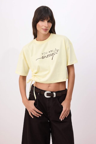 Tricou de la Trendyol pe galben: față