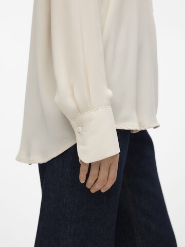 VERO MODA Blouse 'Giselle' in Grijs