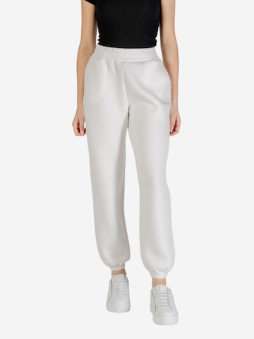 GUESS - regular Pantalón deportivo 'CECILIA SCUBA JOGGER PANTS V4BB13 K7UW2' en beige