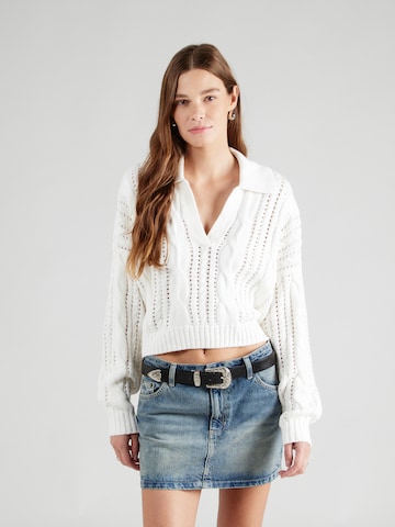 HOLLISTER Sweater in White: front