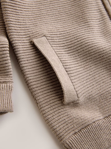 Next Pletená bunda – hnědá