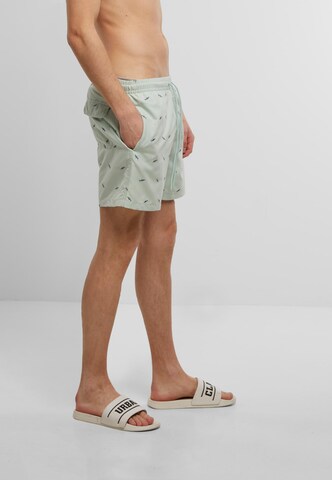 Pantaloncini da bagno di Urban Classics in verde