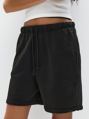 regular Pantaloni di Pull&Bear in nero