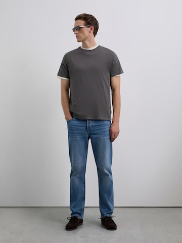 Scalpers Póló 'Skull' - fekete: elől