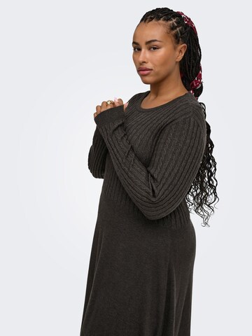 ONLY Carmakoma - Vestido 'CARFIA' en marrón