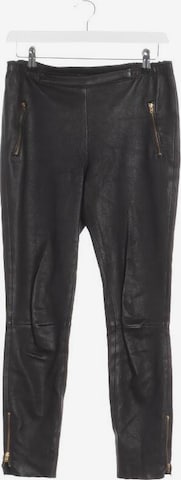 Utzon Pants in M in Black: front