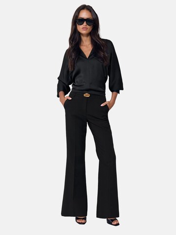 Evazați Pantaloni cu dungă de la Lipsy pe negru: față