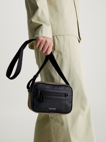 Calvin Klein Crossbody Bag in Green