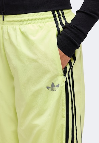 ADIDAS ORIGINALS Široke hlačnice Hlače 'Teamgeist' | rumena barva