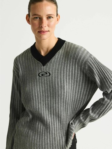 Résumé Neulepaita ' KoraRS ' värissä harmaa: etupuoli