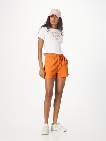 PIECES Regular Shorts 'CHILLI' in Orange
