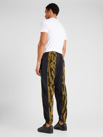 Effilé Pantalon 'LUCKY DRAGON' Grimey en noir