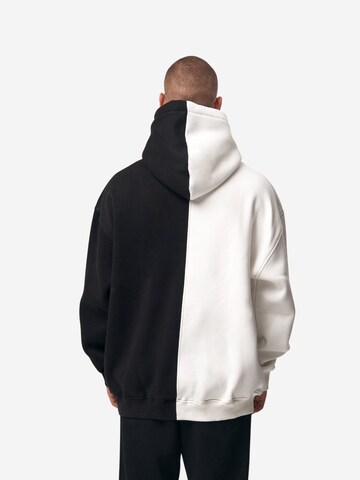 MARTIN VALEN Sweatshirt in Zwart