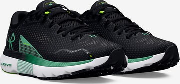 Chaussure de course 'Infinite 5' UNDER ARMOUR en noir