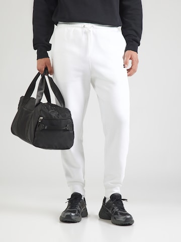 Nike Sportswear Tapered Nadrág 'CLUB' - fehér: elől