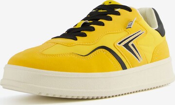 Sneaker bassa di Bershka in giallo: frontale