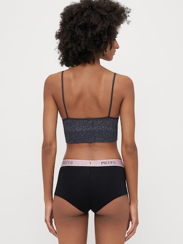 PIECES - Hipster em preto