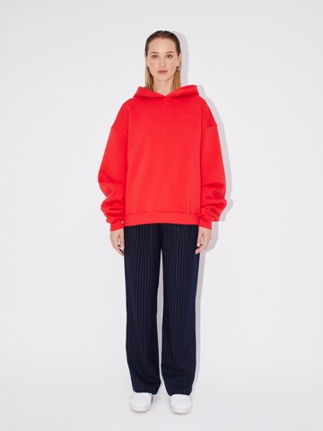 LeGer by Lena GerckeSweater majica 'Rieke' - crvena boja