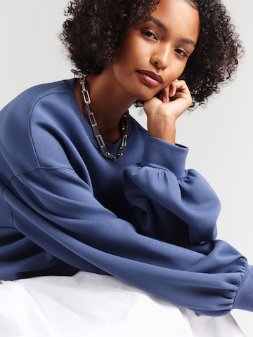 MSCH COPENHAGEN Sweatshirt 'Brionna Ima Q' i blå