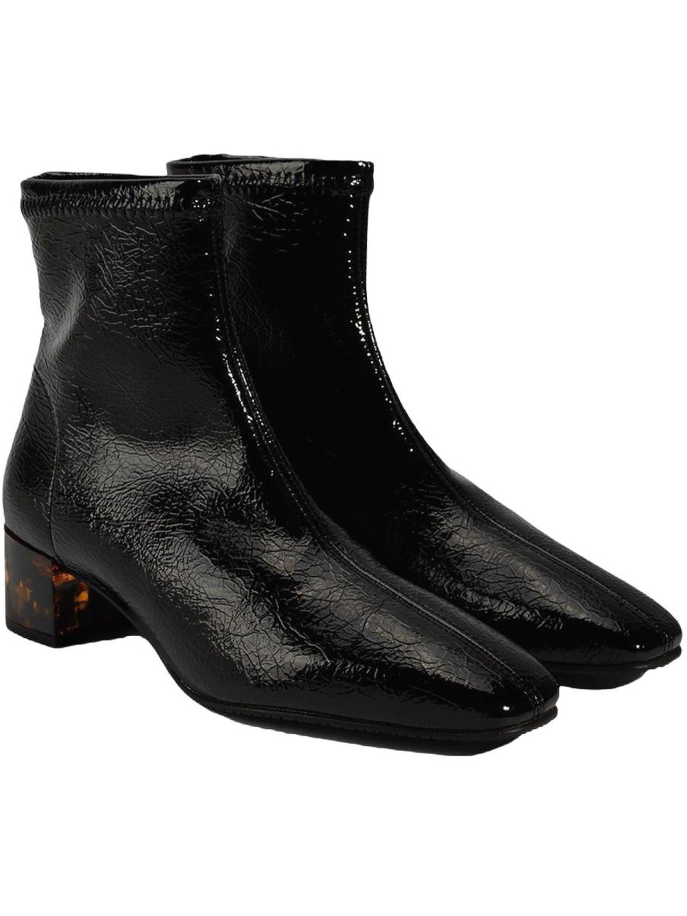 Desa Boots in Black