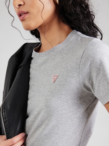 GUESS JEANS Тениска в сиво