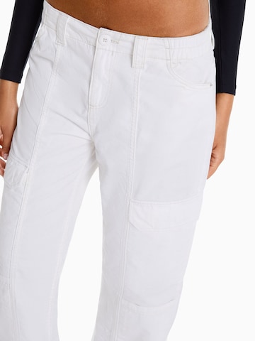 Bershka Zvonové kalhoty Kalhoty – bílá