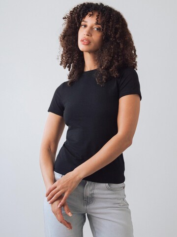 Honest Basics Shirt‌‌‌‌‌‌‌‌ in Schwarz