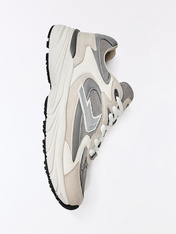 Bershka Sneakers laag in Grijs