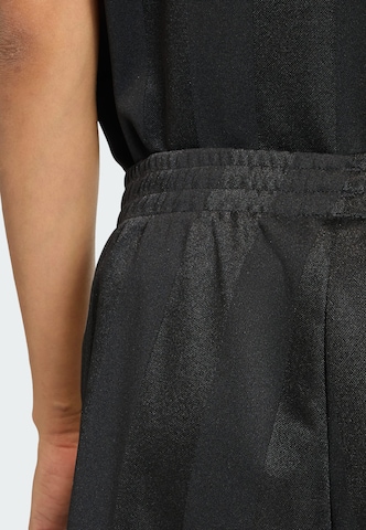 ADIDAS ORIGINALS Loosefit Shorts 'Adidas Originals x Liberty London Firebird' in Schwarz