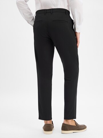 Regular Pantalon chino Finshley & Harding en noir