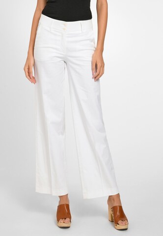 St. Emile Boot cut Pleated Pants in White: front