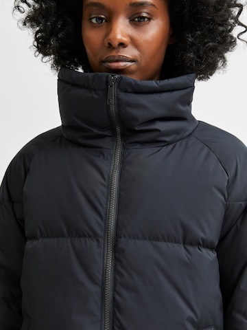 SELECTED FEMME Winter Jacket 'Daisy' in Black