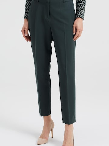 WE Fashion Slimfit Παντελόνι με τσάκιση σε πράσινο: μπροστά
