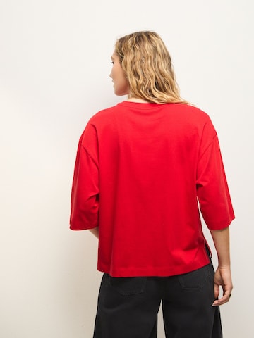 sarkans Next T-Krekls