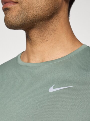 NIKE Funktionsshirt 'Miler' in Grün