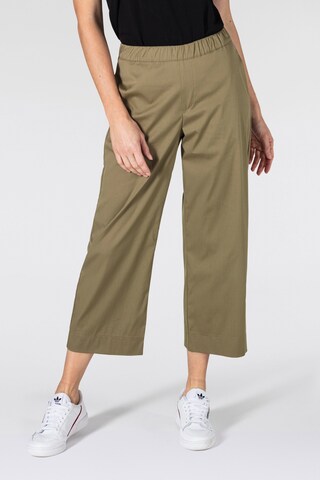 MAC Loose fit Pants in Green: front