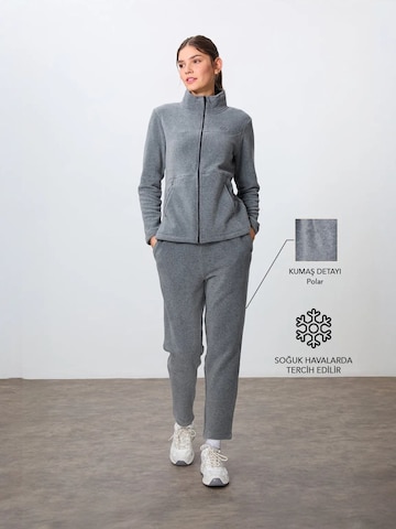 Survêtement Tommy Life en gris : devant