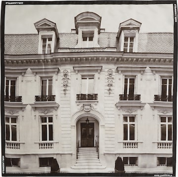 Batistă de la Karl Lagerfeld pe bej: față